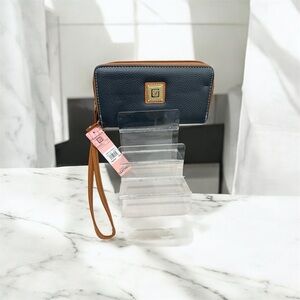 Women's Stone Mountain Black Tan Bonded Leather One Size Wristlet